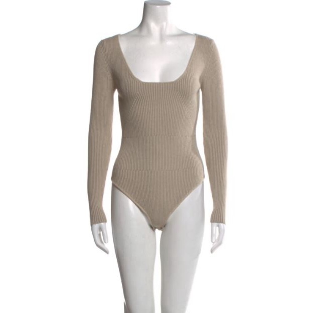 JACQUEMUS
Square Neckline Long Sleeve Bodysuit
Size: XS | US2, FR34